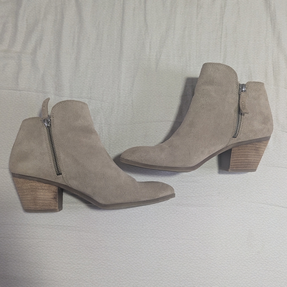 Frye Suede Western Ankle Boots • Tan Cowgirl Booties • Vintage Western Aesthetic - Picture 2 of 6